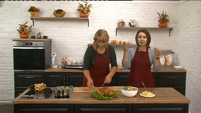 Есть today. 13.11.2018. Готовим курицу на солевой подушке и салат
