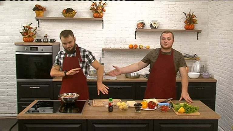 Есть today. 22.11.2018. Готовим курицу с грибами и греческий салат