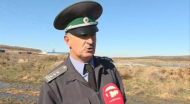 На окраине села Струговки Октябрьского района сливают нечистоты