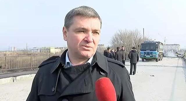 «Сдать в конце ноября», — Евгений Корж посетил будущий сквер на Междуречье и мост на Чичерина