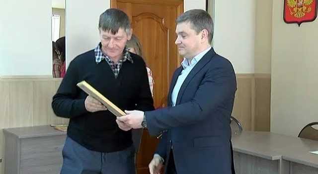 Активных дружинников наградили в администрации Уссурийска