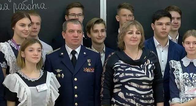Герой России провел «урок мужества» в 25-ой школе