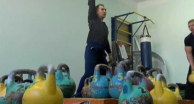Новогодний кубок по гиревому спорту разыграли в Сельхозакадемии