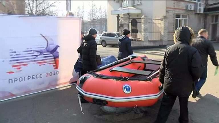 Лодки привезли уссурийцам столичные бизнесмены