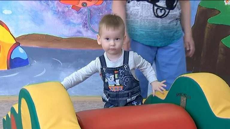 Будем вместе. Маленький Витенька ждёт маму и папу