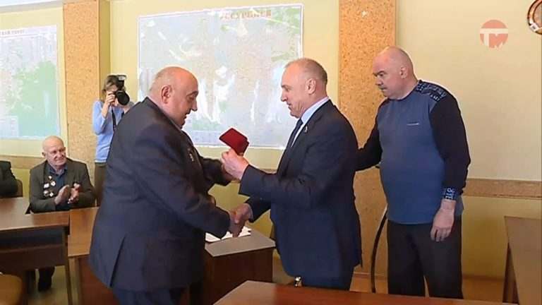 Участникам Даманского конфликта вручили памятные знаки