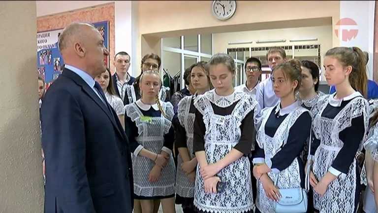 Школьники Уссурийска побывали на экскурсии в Думе городского округа