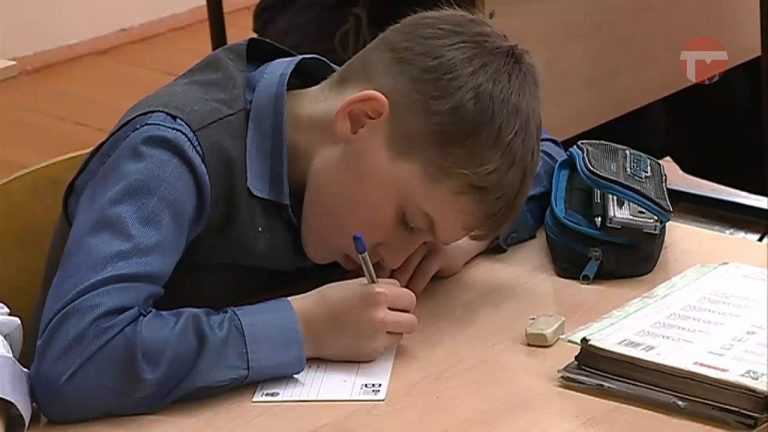 Десятки открыток отправятся к ветеранам от школьников Уссурийска