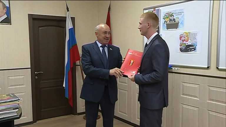 Призеров конкурса «Моя законотворческая инициатива» поздравил глава округа