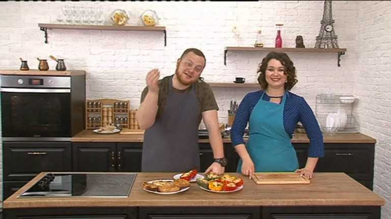 Есть today. 13.05.2019. Фаршированные перцы и сендвичи с курицей