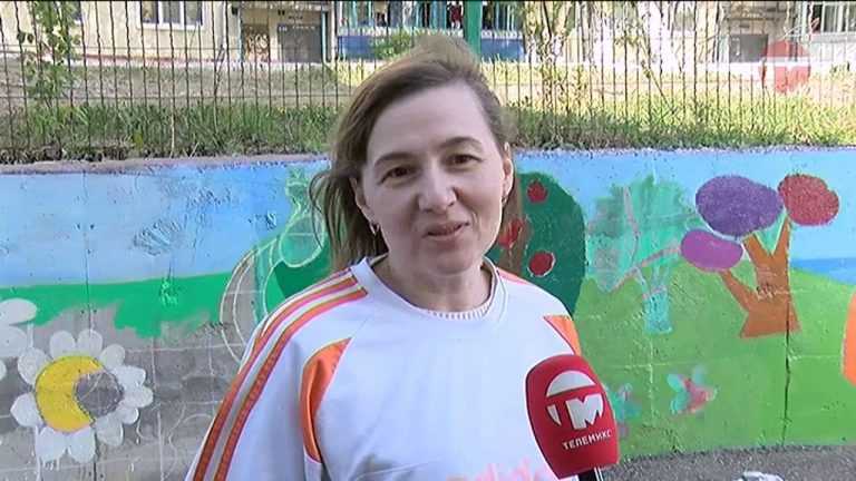 Жильцы Заречной, 8 разукрасили стену в своем дворе