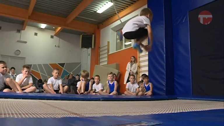 Спортивные гимнасты Уссурийска сдали итоговые годовые нормативы