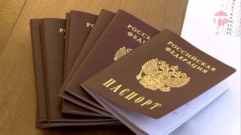 Уссурийские подростки получили паспорта в торжественной обстановке