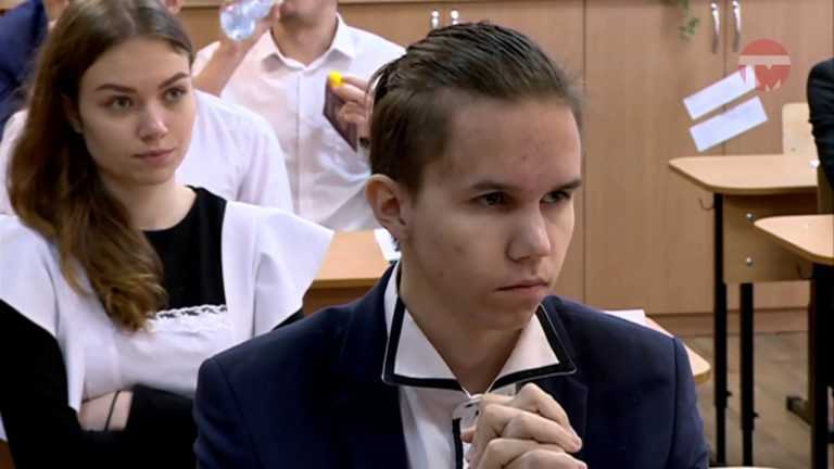 Сегодня выпускники Уссурийска сдали последний ЕГЭ основного этапа