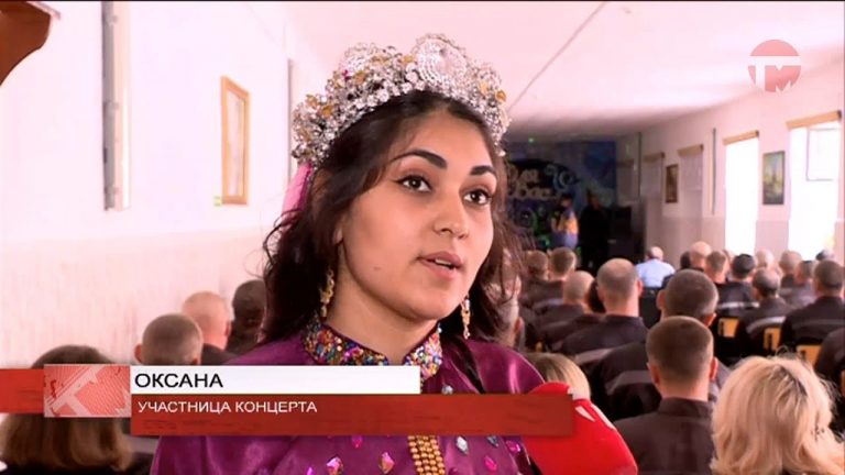 «Пытаемся держать себя в руках»: женский концерт прошёл в мужской колонии Уссурийска