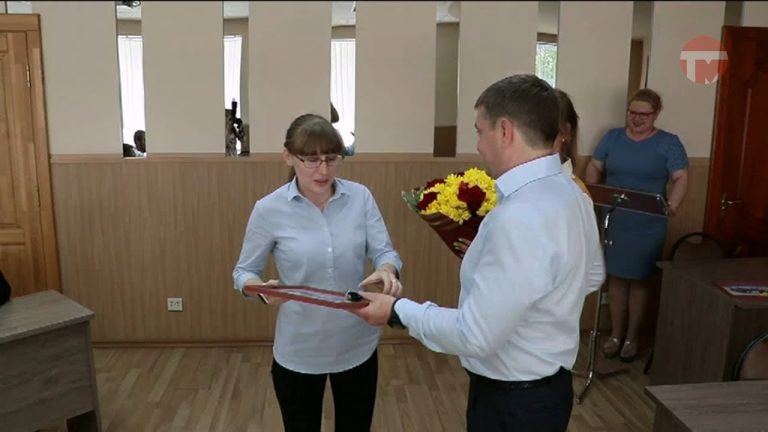 Ключи от квартир торжественно вручили детям-сиротам Уссурийска