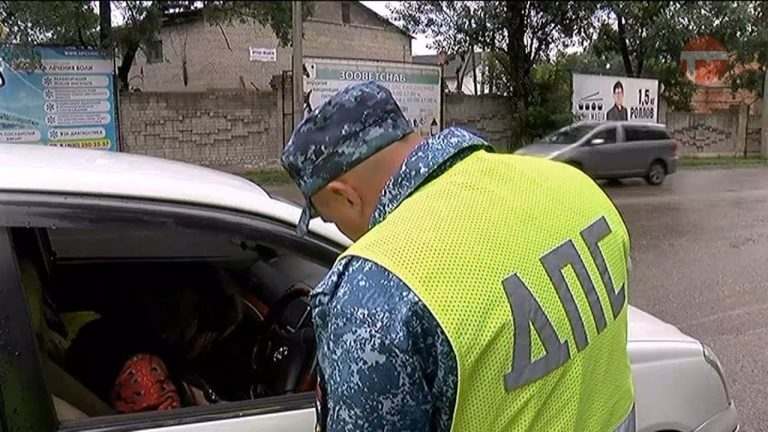 Штрафы получили водители такси Уссурийска за непристегнутых детей