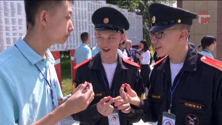 Китайские школьники приехали в Уссурийское суворовское училище