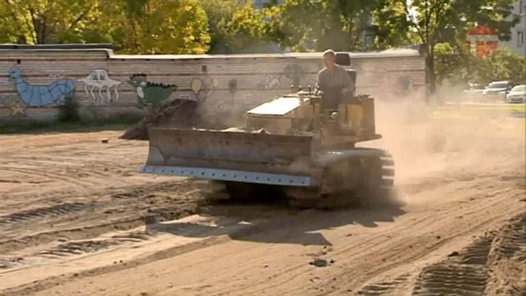 Современную хоккейную коробку возводят на Вокзальной дамбе