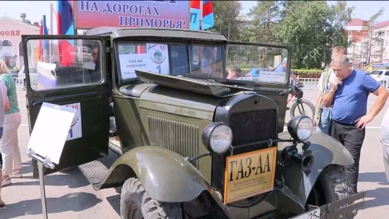 Ретро-автомобили приехали в Уссурийск