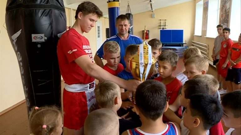 Уссурийский кикбоксер Даниил Сурменко взял главный приз на первенстве Европы