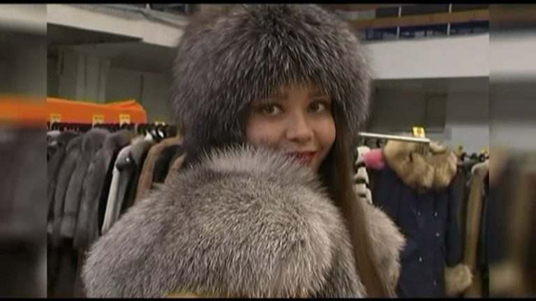 Выставка «Шубы нарасхват» открывается в молодежном центре «Горизонт»