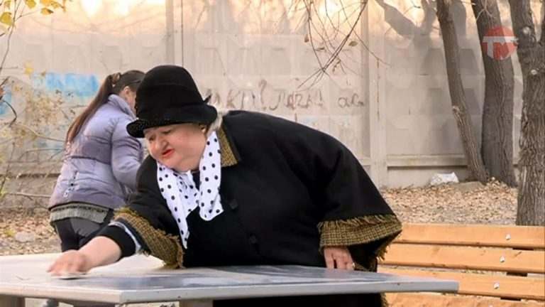 Новые столы и лавочки появились во дворах на Плеханова и Волочаевской
