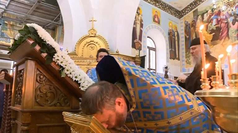 В церковь Покрова Пресвятой богородицы впервые привезли мощи святителя Феофана