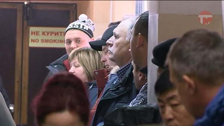 Огромные очереди за медсправками выстроились в Наркодиспансере Уссурийска
