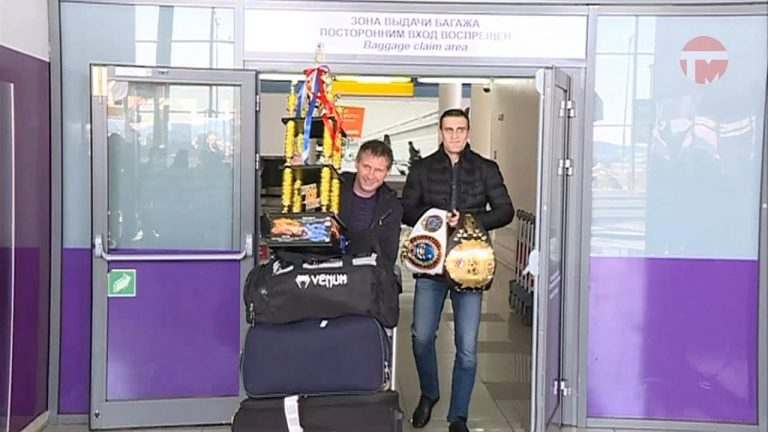 Кикбоксер Александр Захаров вернулся домой с громкой победой