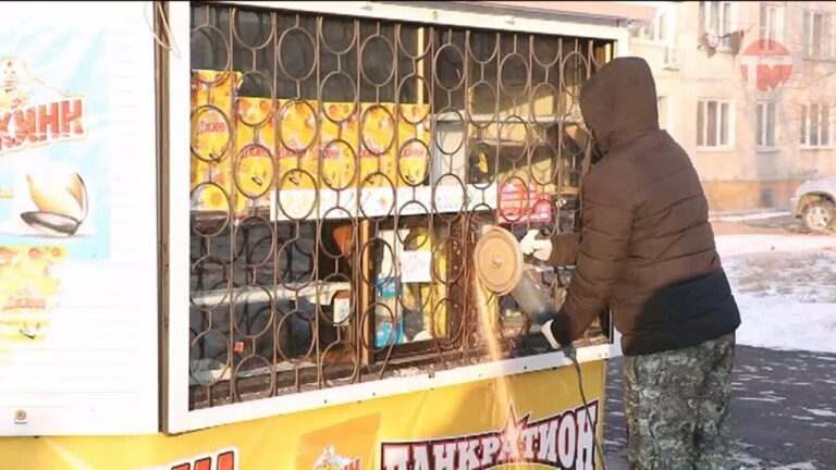 Незаконный ларёк снесли на Воровского