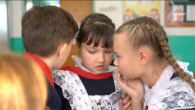 Интеллектуальная игра «Бумеранг» прошла 14-ой школе Уссурийска