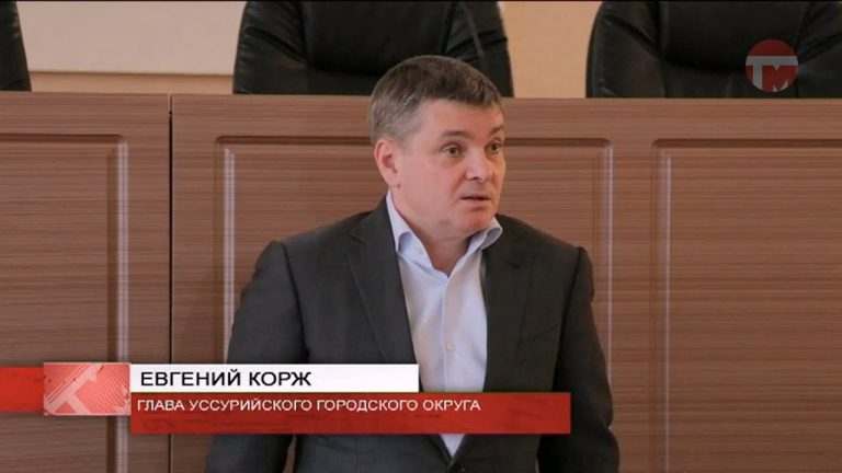 Нечищенные дворы глава округа обсудил с управляющими компаниями Уссурийска