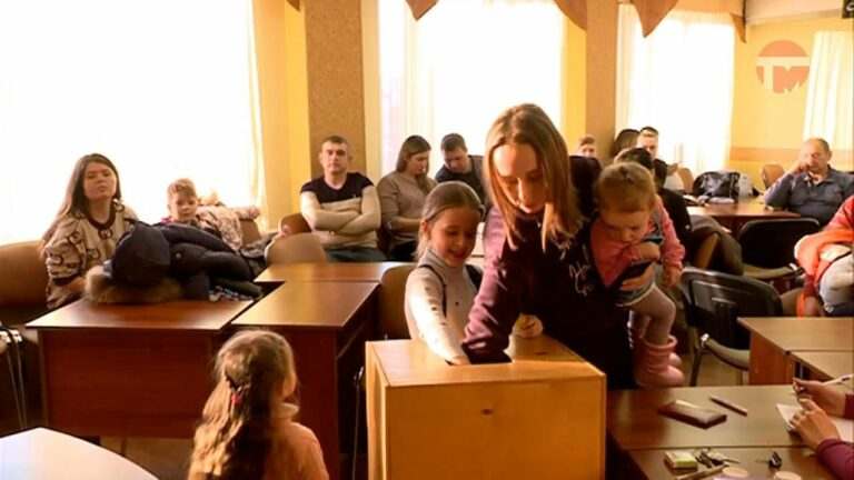 Земли многодетным раздали в администрации округа