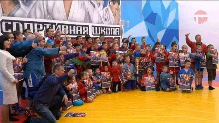 Чемпионы мира по самбо провели тренировку для воспитанников школы «Мастер»