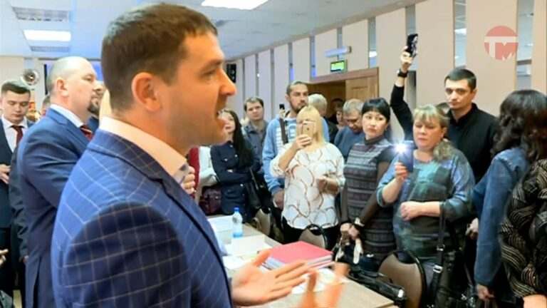 С криков и скандалов началось второе чтение бюджета Уссурийска