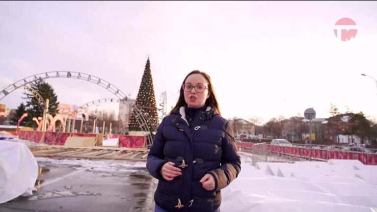 Тает лёд. В зимнем городке Уссурийска «потекли» фигуры