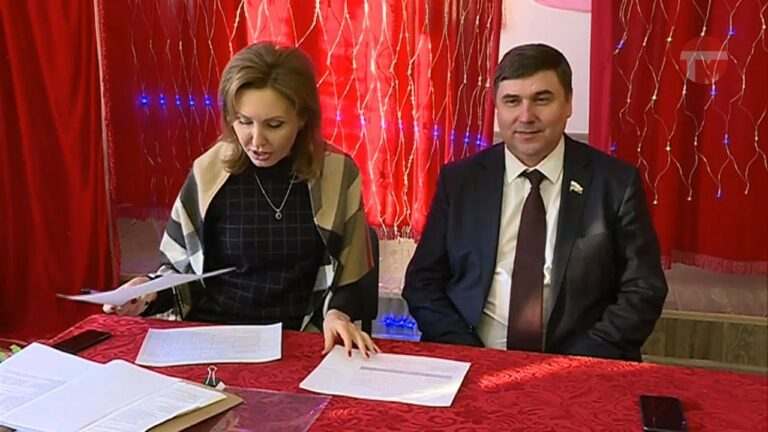 Заместить главы округа и председатель Думы провели встречу с жителями Красного яра