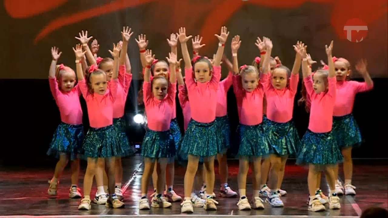 Внчера в доме оф ицеров. Новогодний бал в доме офицеров. Клуб исторических бальных танцев. Дом офицеров танцы. Дом офицеров танцы.