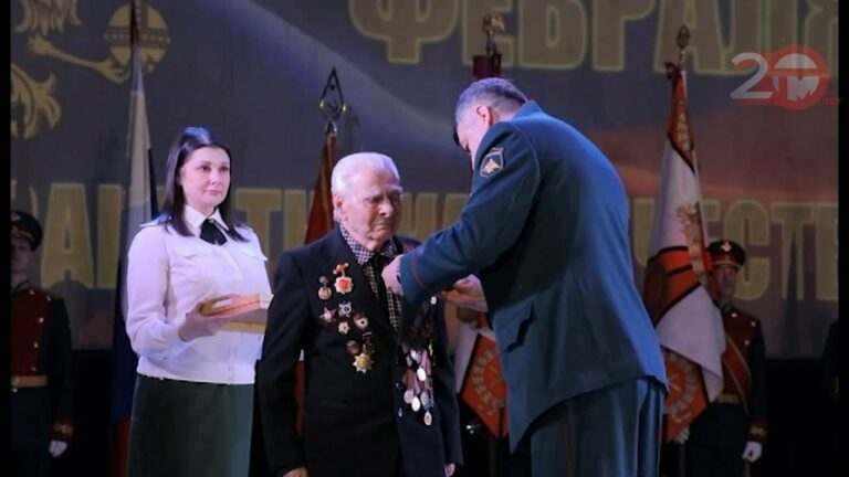 Уссурийских защитников отечества поздравили с праздником
