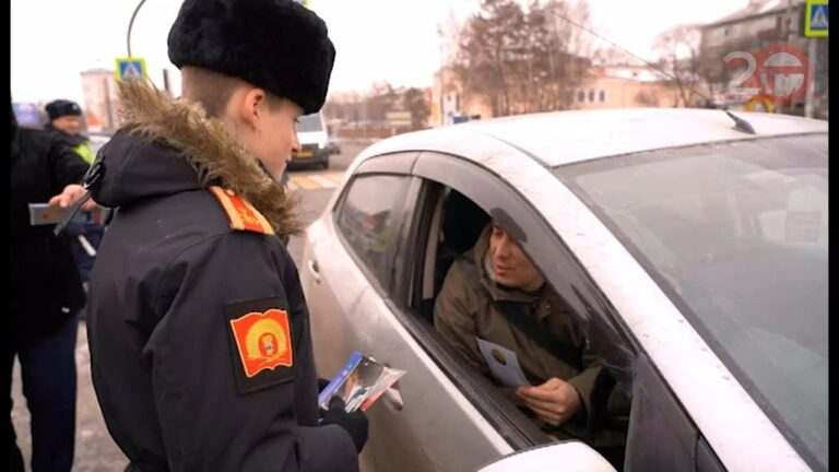 Сотрудники ГИБДД совместно с суворовцами организовали акцию