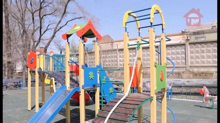 Первую в этом году детскую площадку по программе 1000 дворов возвели в Уссурийске