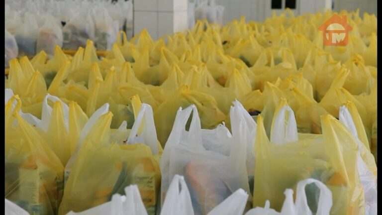 В школах Уссурийска начали выдавать продуктовые наборы