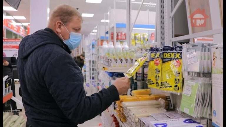 Магазины Уссурийска открываются, добавив в продажу товары первой необходимости