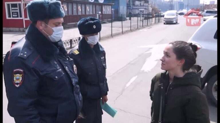 Полиция Уссурийска проверяет прохожих и предпринимателей