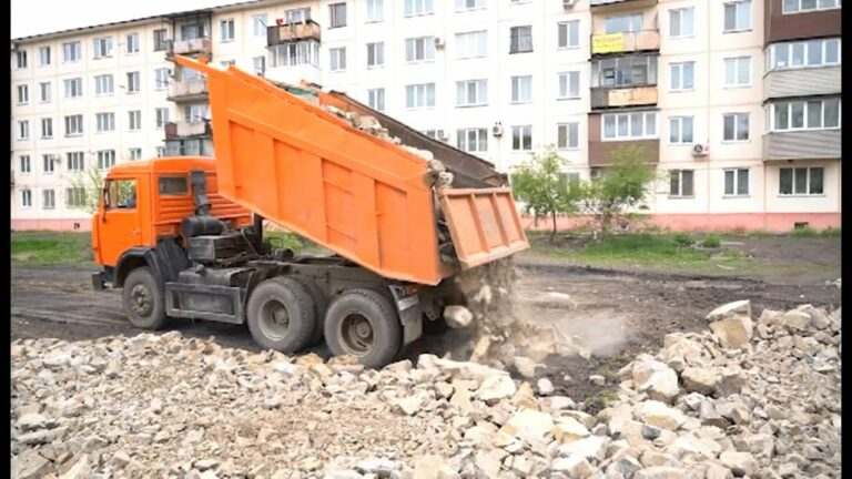 Новый сквер начали строить на улице Ленинградской