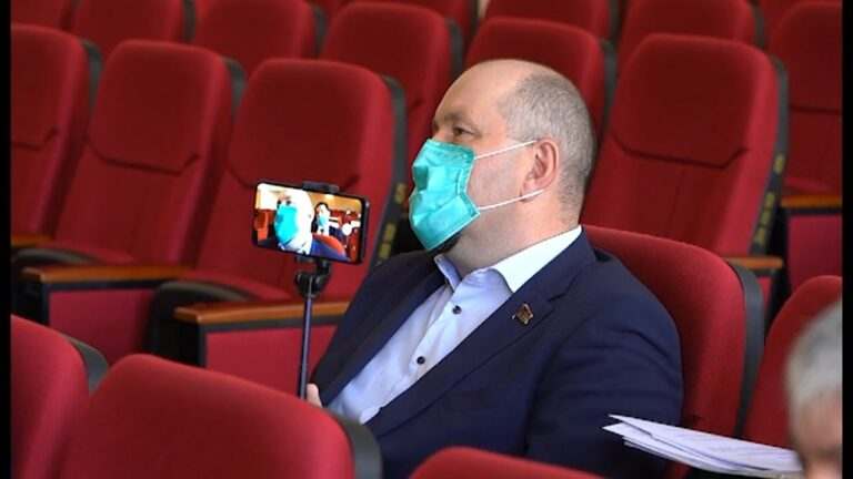 Депутаты-коммунисты Уссурийска потребовали обеспечить их гаджетами за счёт бюджета