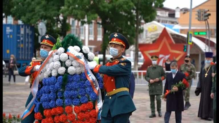 В день памяти и скорби в Уссурийске возложили цветы и венки
