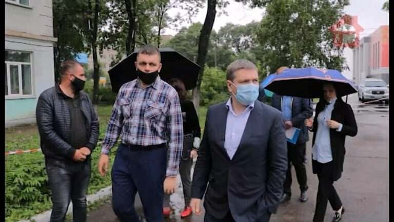 В Уссурийске возводят спортивные площадки, расширяют школьные территории, готовят тренировочные зоны