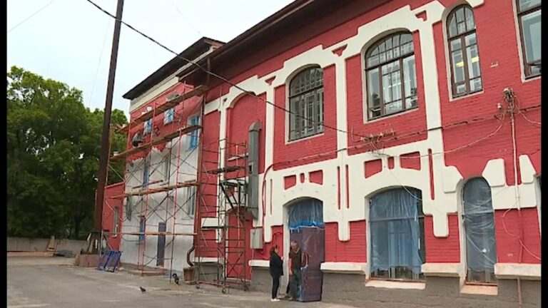 Фасад театра драмы им. Веры Комиссаржевской станет красно-коричневым